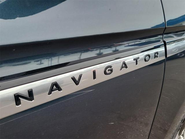 Photo of 2025 Flight Blue Metallic Clearcoat Lincoln Navigator
