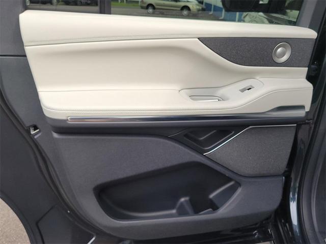 Photo of 2025 Flight Blue Metallic Clearcoat Lincoln Navigator