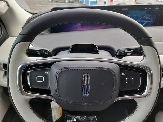 Photo of 2025 Flight Blue Metallic Clearcoat Lincoln Navigator
