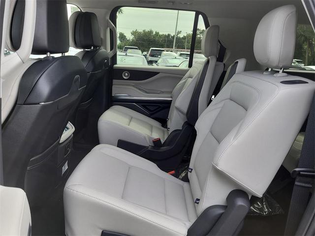 Photo of 2025 Flight Blue Metallic Clearcoat Lincoln Navigator