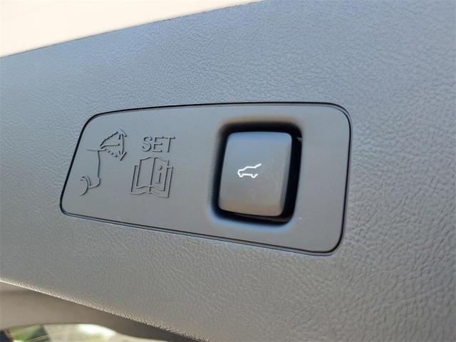 Photo of 2025 Crystal White Metallic Clearcoat Lincoln Corsair