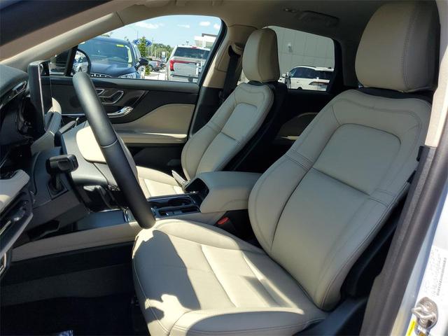 Photo of 2025 Crystal White Metallic Clearcoat Lincoln Corsair