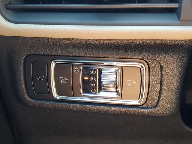 Photo of 2025 Crystal White Metallic Clearcoat Lincoln Corsair