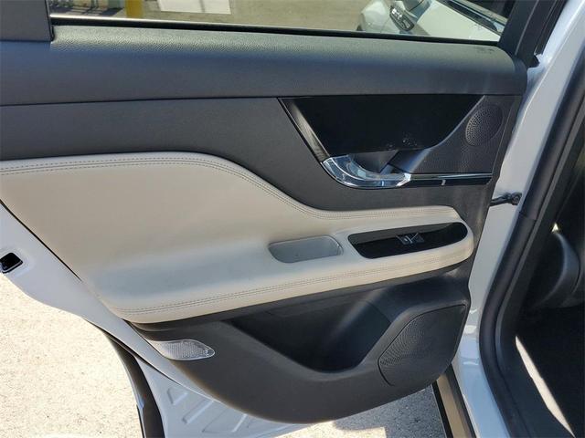Photo of 2025 Crystal White Metallic Clearcoat Lincoln Corsair