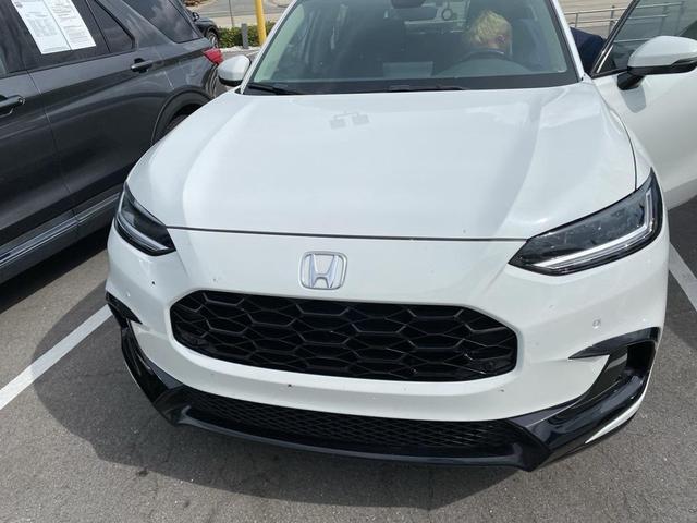 Photo of 2024 Platinum White Pearl Honda HR-V