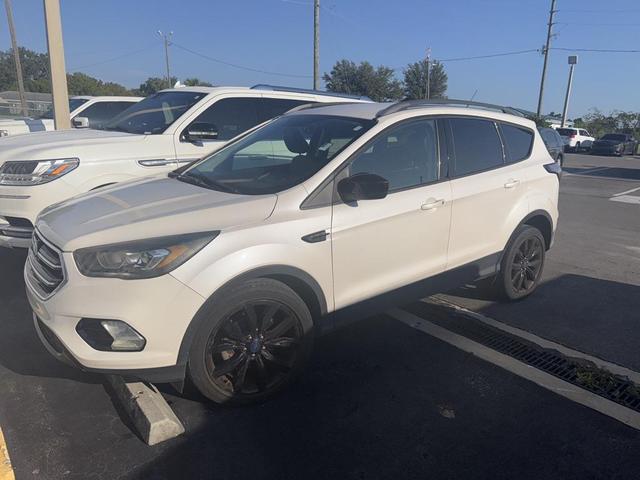 Photo of 2018 White Platinum Metallic Tri-Coat Ford Escape