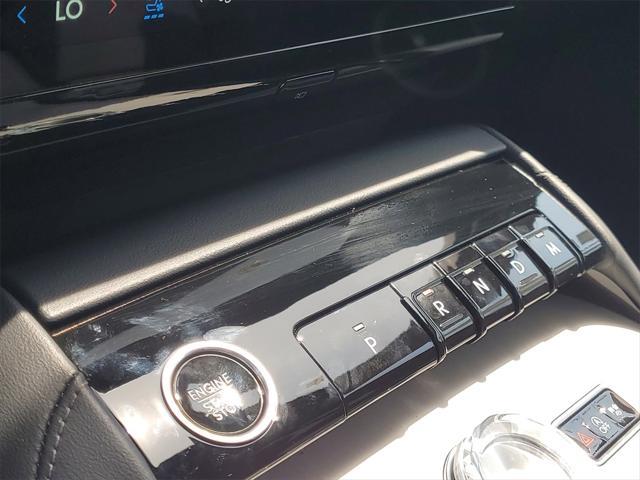 Photo of 2025 Infinite Black Metallic Clearcoat Lincoln Navigator