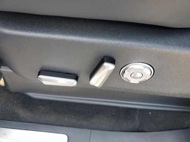 Photo of 2025 Infinite Black Metallic Clearcoat Lincoln Navigator