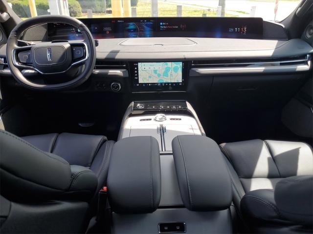 Photo of 2025 Infinite Black Metallic Clearcoat Lincoln Navigator