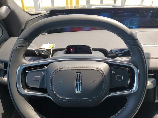 Photo of 2025 Infinite Black Metallic Clearcoat Lincoln Navigator