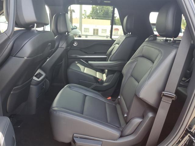 Photo of 2025 Infinite Black Metallic Clearcoat Lincoln Navigator