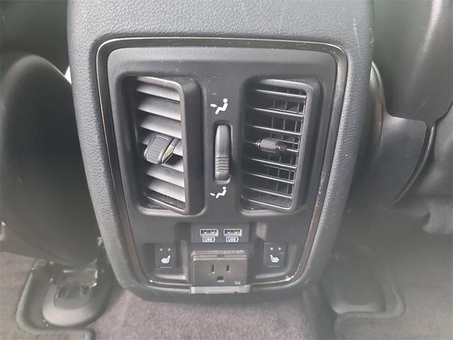 Photo of 2018 Billet Metallic Clearcoat Dodge Durango