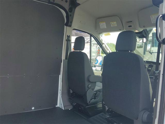 Photo of 2025 Oxford White Ford Transit-250