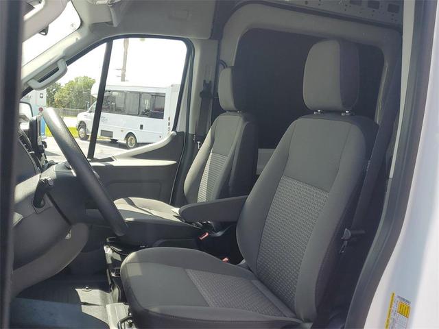 Photo of 2025 Oxford White Ford Transit-250