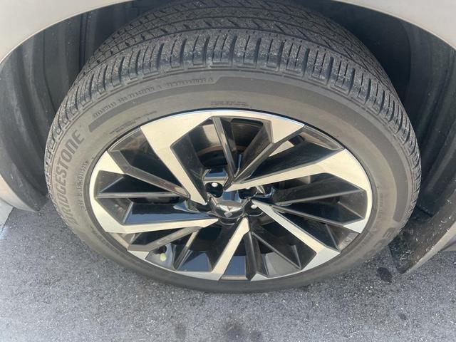 Photo of 2022 Mercury Gray Metallic Mitsubishi Outlander