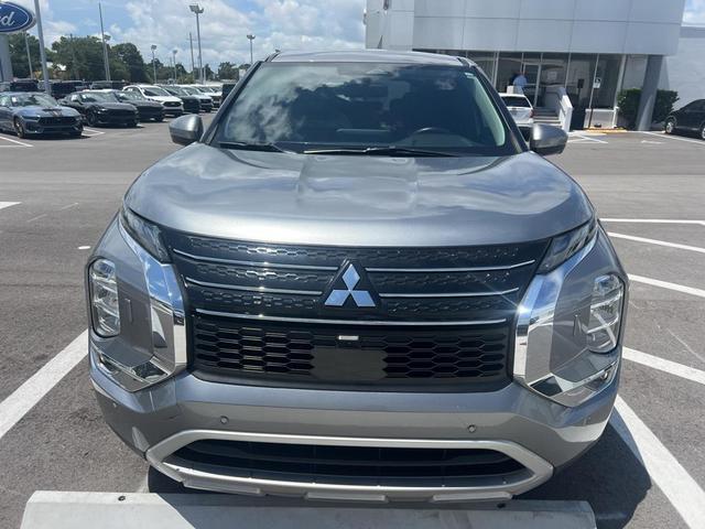 Photo of 2022 Mercury Gray Metallic Mitsubishi Outlander