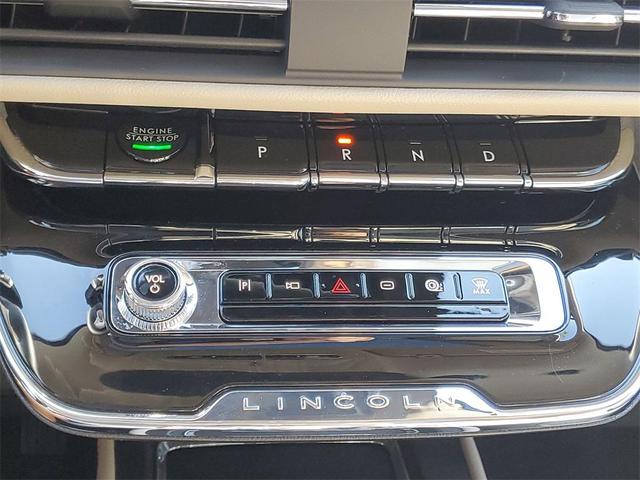 Photo of 2025 Pristine White Metallic Tri-Coat Lincoln Corsair