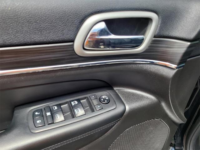 Photo of 2019 Diamond Black Crystal Pearlcoat Jeep Grand Cherokee