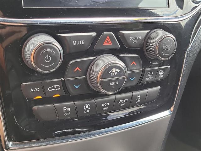 Photo of 2019 Diamond Black Crystal Pearlcoat Jeep Grand Cherokee