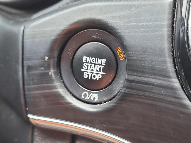 Photo of 2019 Diamond Black Crystal Pearlcoat Jeep Grand Cherokee
