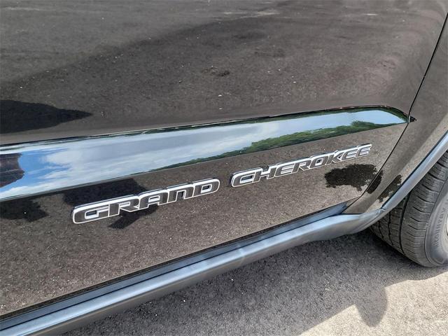 Photo of 2019 Diamond Black Crystal Pearlcoat Jeep Grand Cherokee