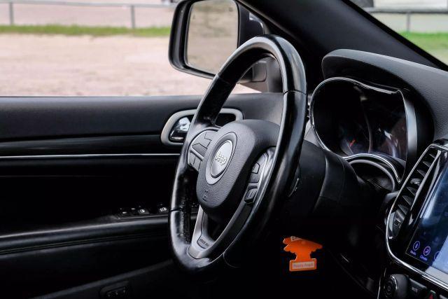 Photo of 2020 Gray Jeep Grand Cherokee