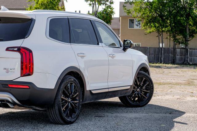 Photo of 2020 White Kia Telluride