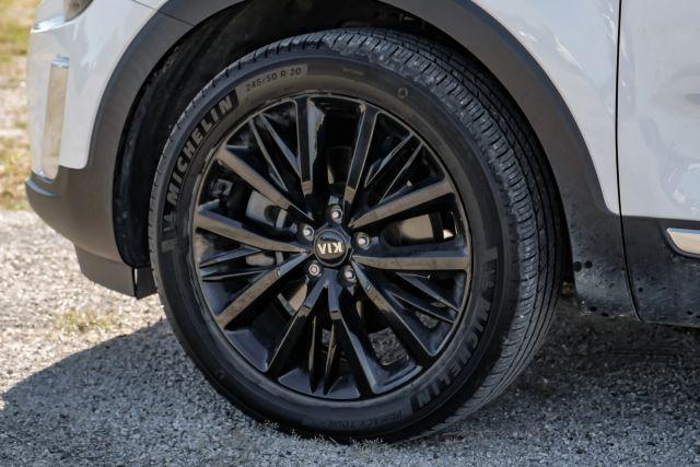 Photo of 2020 White Kia Telluride