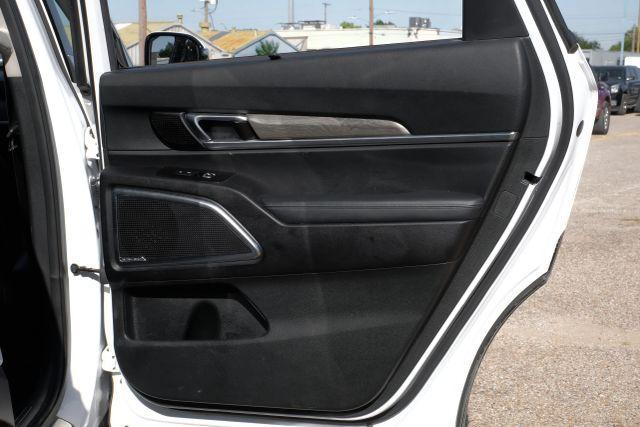 Photo of 2020 White Kia Telluride