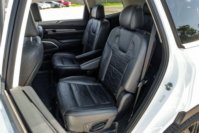 Photo of 2020 White Kia Telluride