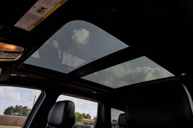 Photo of 2020 White Jeep Grand Cherokee
