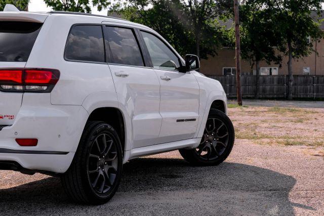 Photo of 2020 White Jeep Grand Cherokee
