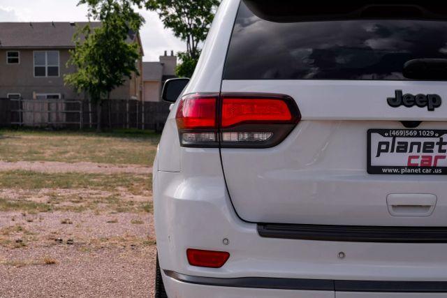 Photo of 2020 White Jeep Grand Cherokee