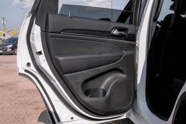 Photo of 2020 White Jeep Grand Cherokee