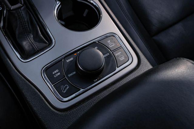 Photo of 2020 White Jeep Grand Cherokee