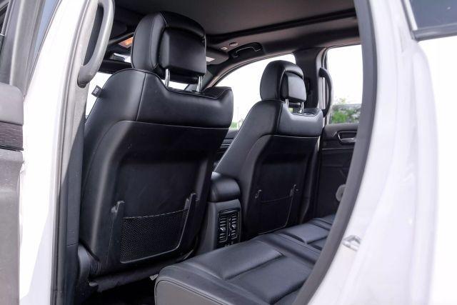 Photo of 2020 White Jeep Grand Cherokee