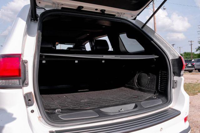 Photo of 2020 White Jeep Grand Cherokee