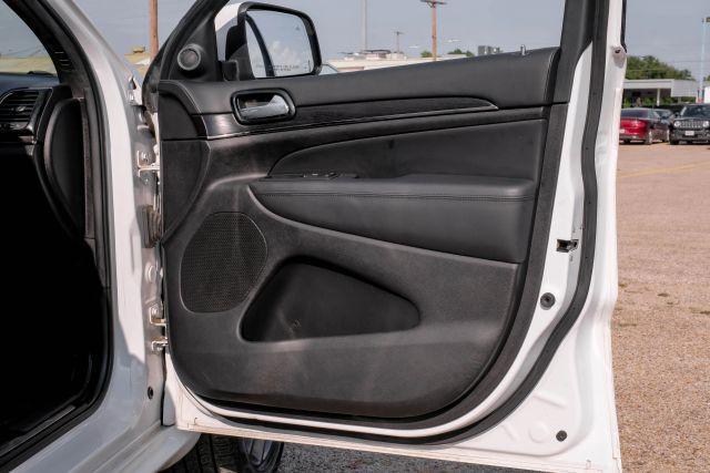 Photo of 2020 White Jeep Grand Cherokee