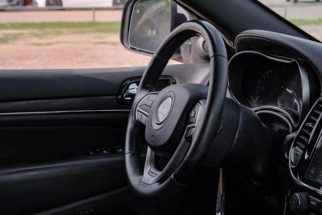 Photo of 2020 White Jeep Grand Cherokee