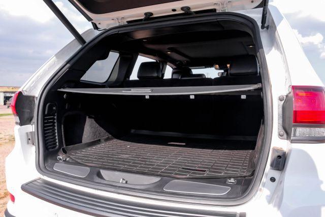 Photo of 2020 White Jeep Grand Cherokee