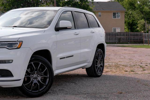 Photo of 2020 White Jeep Grand Cherokee