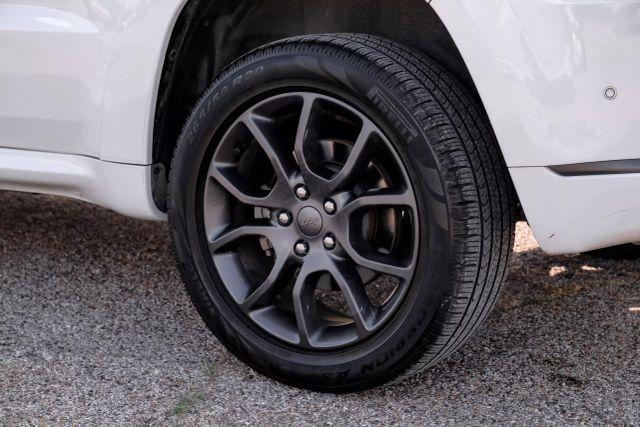 Photo of 2020 White Jeep Grand Cherokee