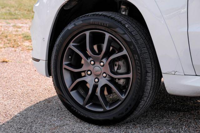Photo of 2020 White Jeep Grand Cherokee