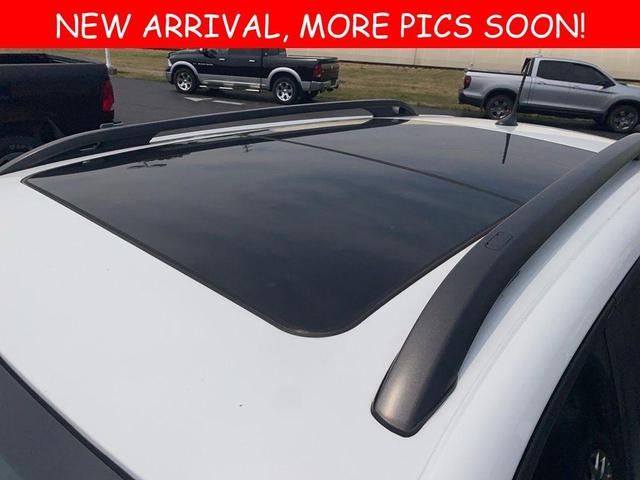 Photo of 2021 Bright White Clearcoat Jeep Cherokee