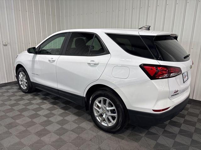 Photo of 2023 Summit White Chevrolet Equinox
