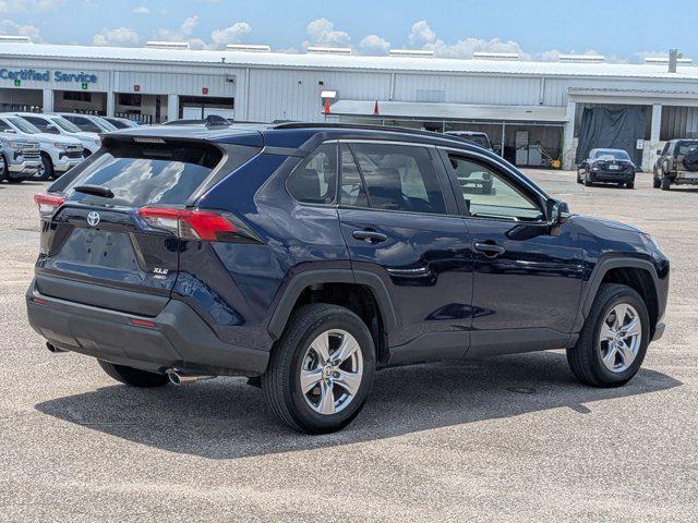 Photo of 2022 Silver/Gray Toyota RAV4