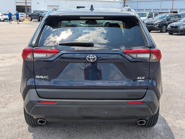 Photo of 2022 Silver/Gray Toyota RAV4