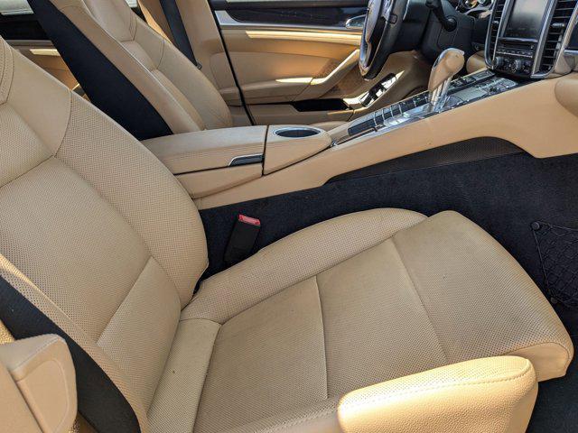 Photo of 2016 Jet Black Metallic Porsche Panamera