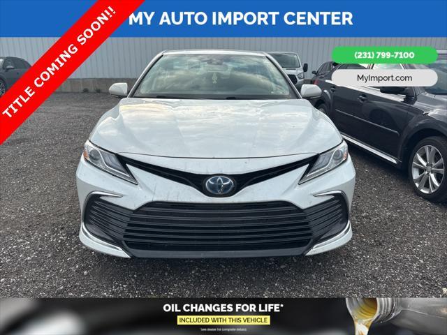 Photo of 2022 Wind Chill Pearl Toyota Camry Hybrid