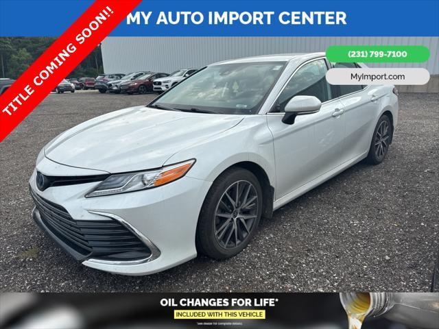 Photo of 2022 Wind Chill Pearl Toyota Camry Hybrid